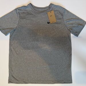 NWT. Boys Grey Nike DRI-FIT Tee Size XL